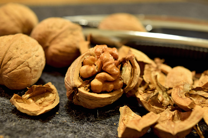 Walnut Health benefits: A Nutritional Powerhouse with a Crunchy Twang