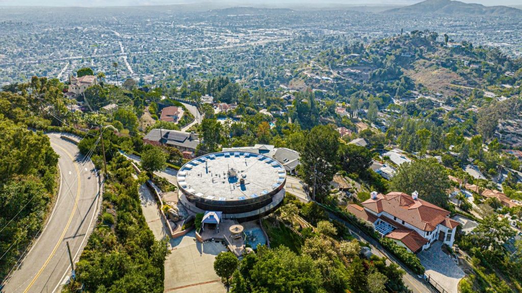 Rotating Homes: The Marvel near San Diego Completes a Full Rotation in 33 Minutes!